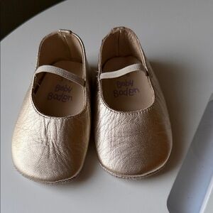 Baby Boden Baby Girl Soft Sole Gold metallic Mary Jane  Size 3-6 US 2
